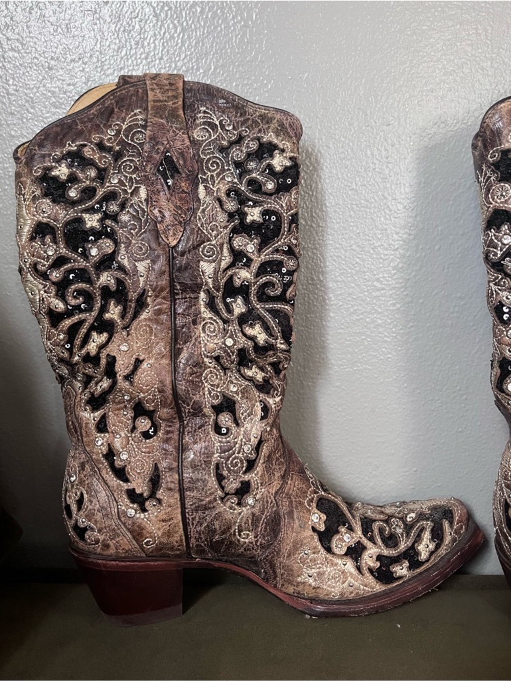 Corral Brown Distressed Embroidered Western Boots with Black Appliqué
